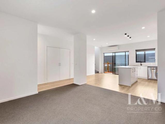 Townhouse for rent in M.Greenvale, Melbourne