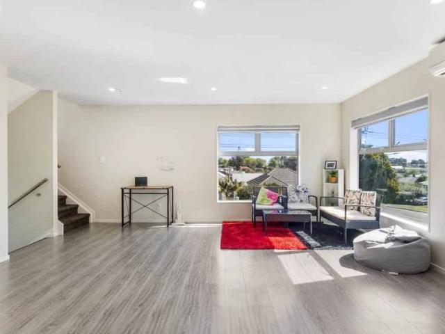 Townhouse for rent in Owhata
