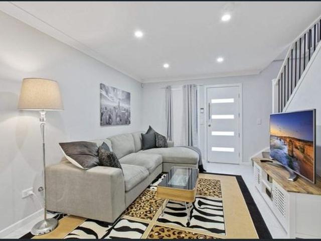 Townhouse for rent in Sydney, New South Wales