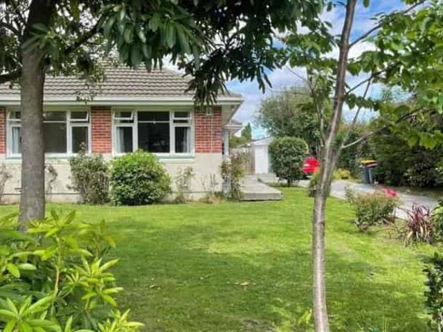 House for rent in Chaslands, Canterbury
