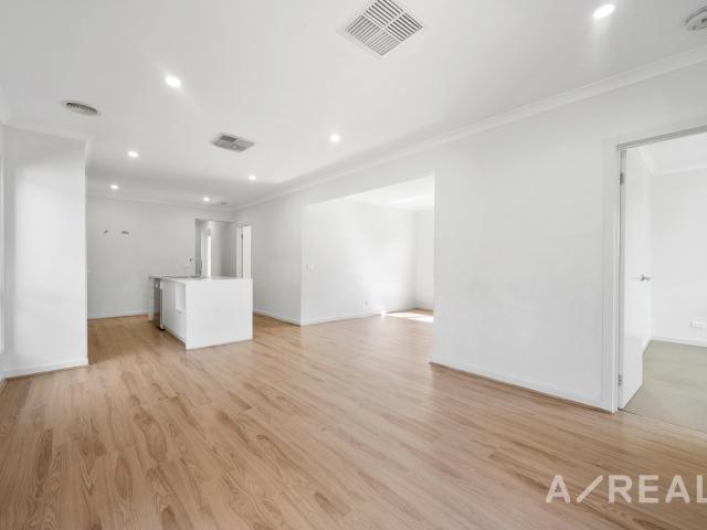 House for rent in Creekstone, Melbourne