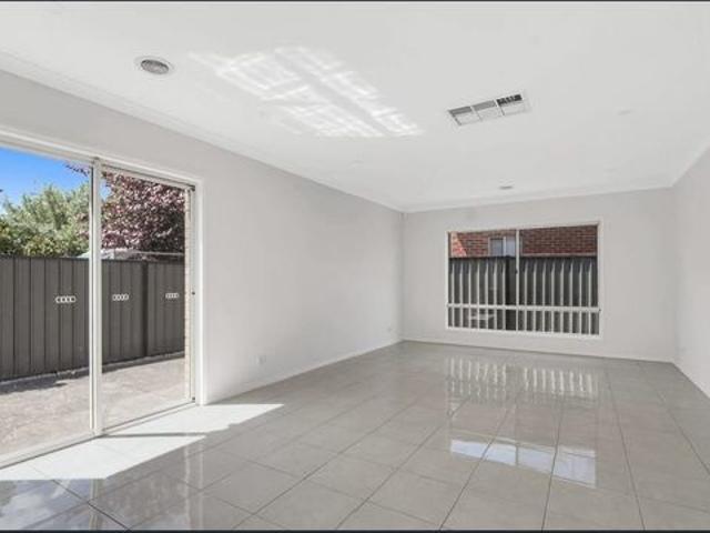 House for rent in Hawkstowe Estate, Melbourne