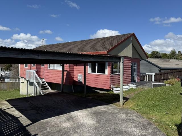 Townhouse for rent in Kelston, Oroua County