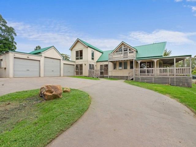 Cottage for sale in Lakes Entrance, Victoria