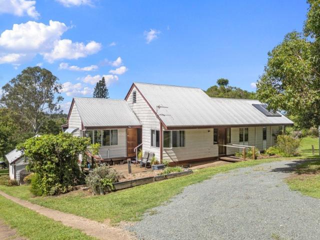Cottage for sale in Victory Heights, Queensland