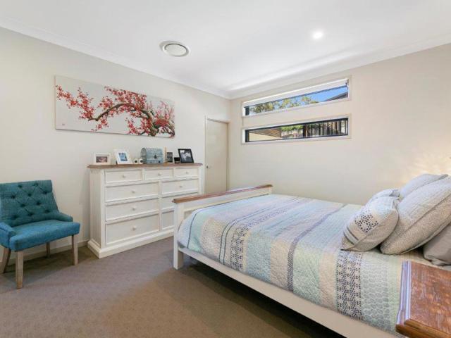 House for sale in Ashmore City