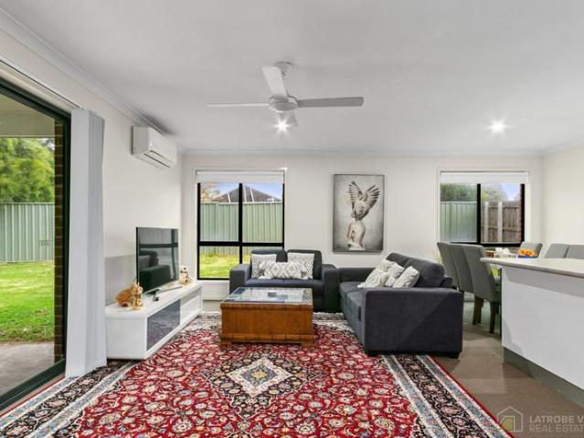House for rent in Churchill, Victoria