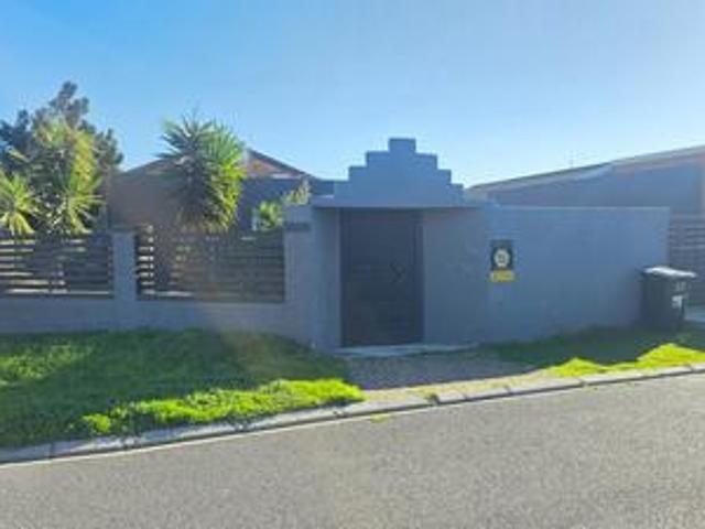 House for sale in Goodwood, Western Cape