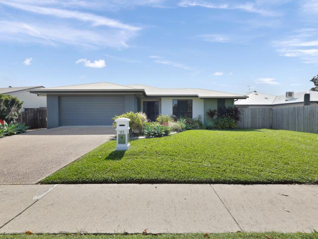 House for sale in Glenella