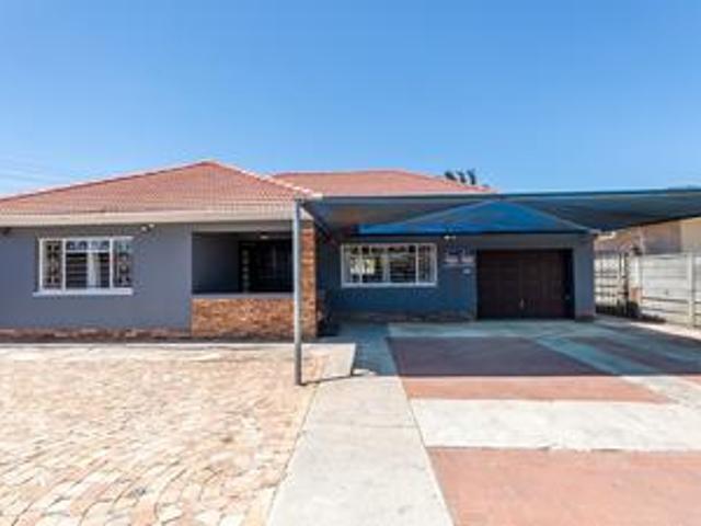 House for sale in Goodwood, Western Cape