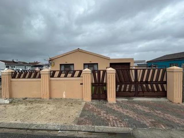 House for sale in Blue Downs, Western Cape
