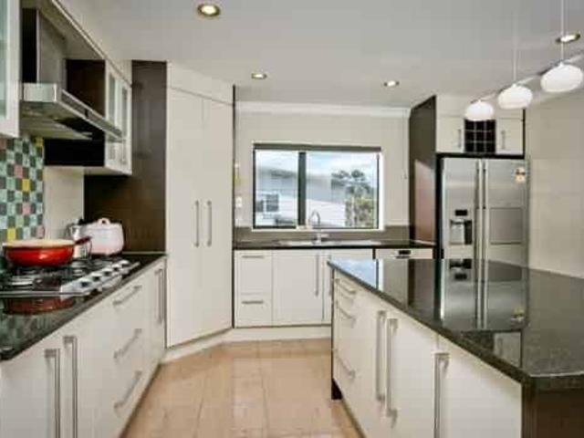 House for rent in Paremoremo