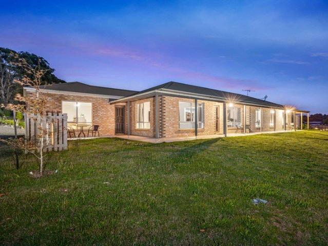 House for sale in Victoria