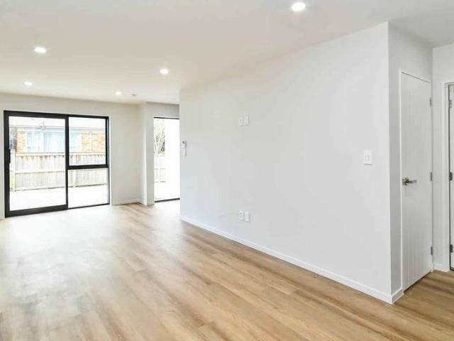 Townhouse for rent in Bellfield Estate, Papakura
