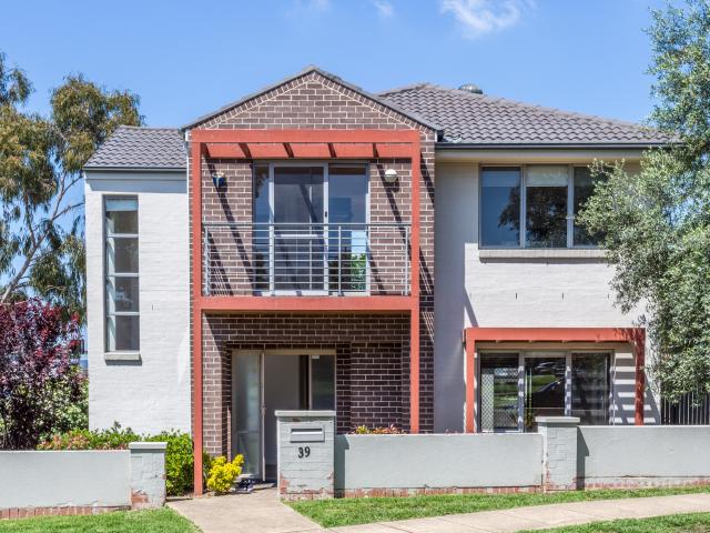 House for rent in Stanhope Gardens