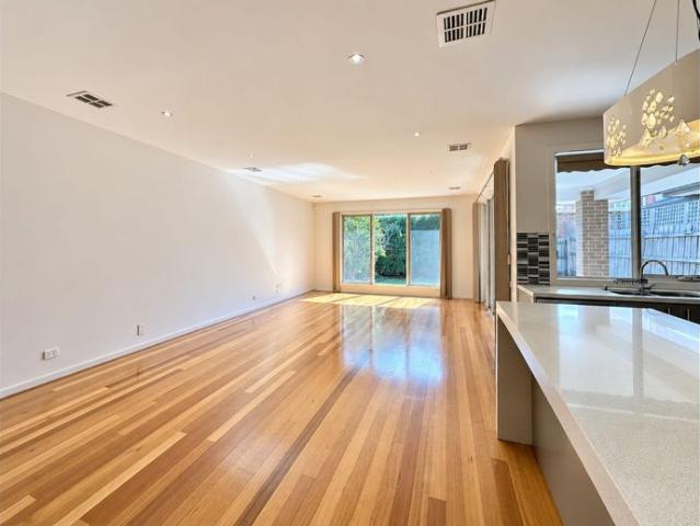 Townhouse for rent in Doncaster East, Melbourne