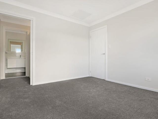 Townhouse for rent in Wollongong West, New South Wales