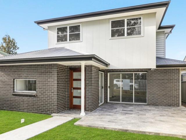Townhouse for rent in Wollongong West, New South Wales