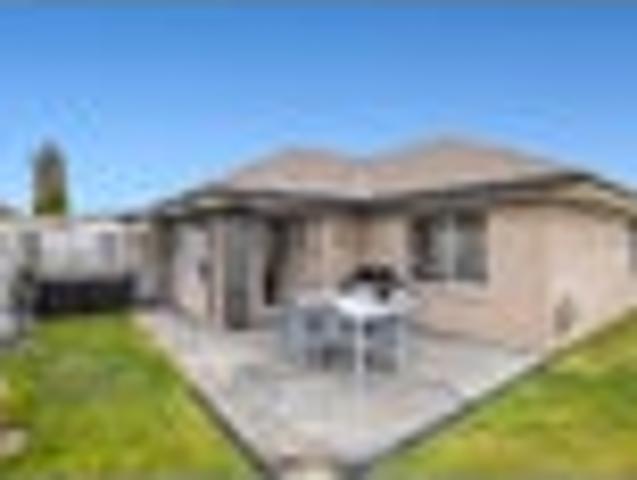 House for sale in Chaslands, Canterbury
