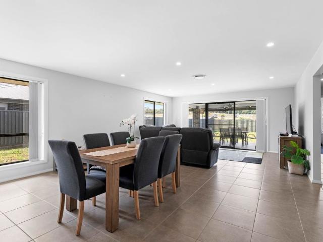 House for rent in Brisbane Grove, New South Wales