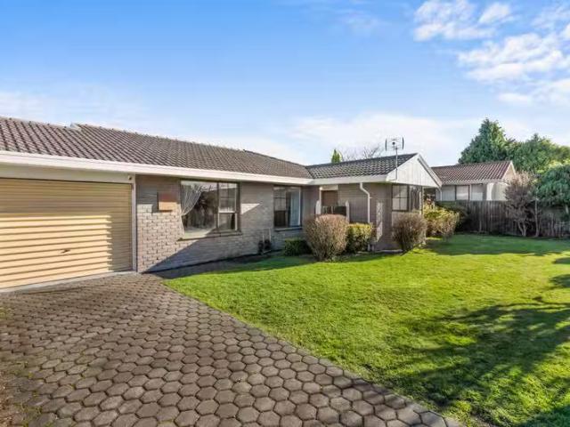 House for rent in Chaslands, Canterbury