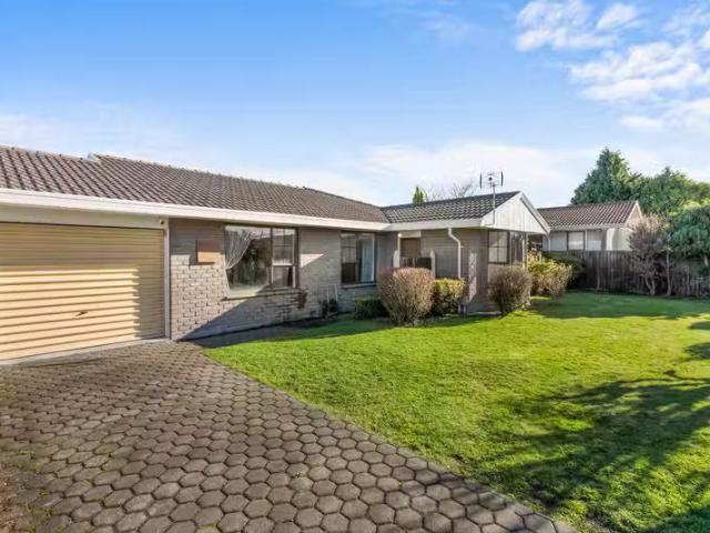 House for rent in Chaslands, Canterbury