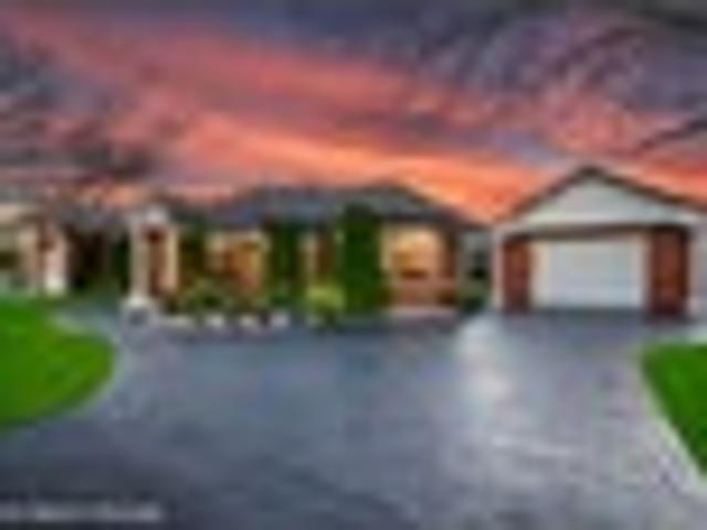 House for sale in Chaslands, Canterbury