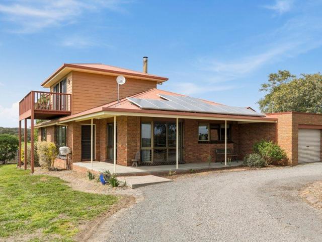 Cottage for sale in Irrewarra, Victoria