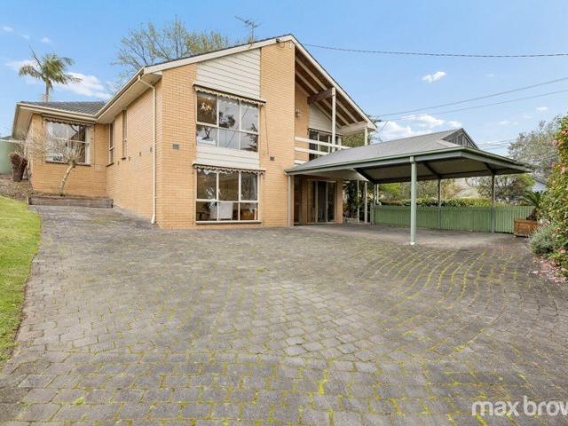 House for sale in Chirnside Park Country Club Estate, Melbourne