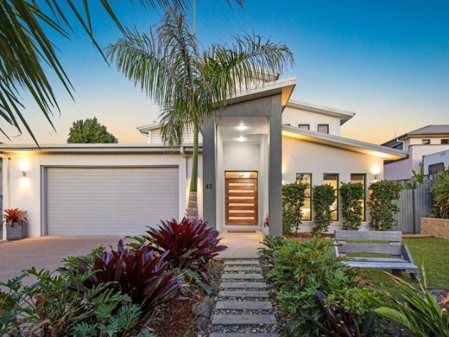House for sale in Pacific Pines, Gold Coast City