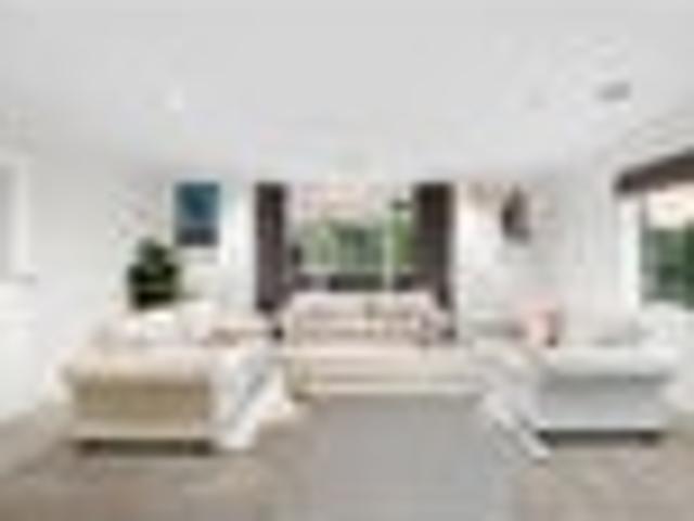House for sale in Huntington