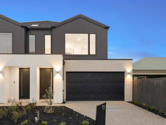 Townhouse for sale in Camerons Creek, Victoria