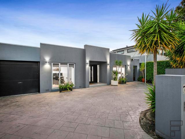 House for sale in Caulfield South