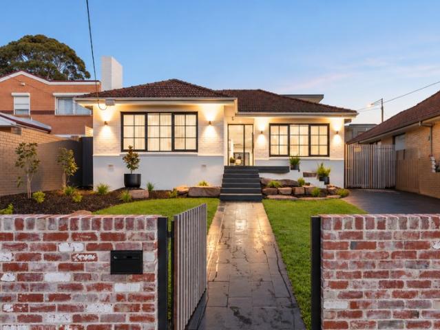 House for sale in Holmesglen, Melbourne