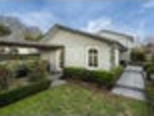 House for sale in Chaslands, Canterbury