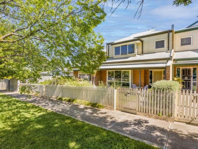 Townhouse for sale in Sunbury, Melbourne