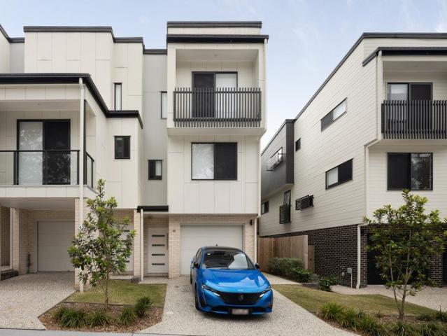Townhouse for sale in McDowall Residences, City of Brisbane