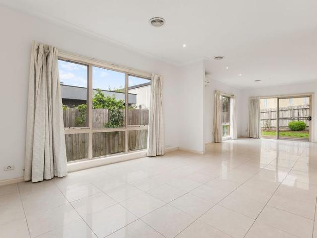 Townhouse for rent in Vermont South, Melbourne