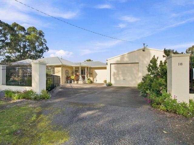 House for sale in Rosedale, Victoria