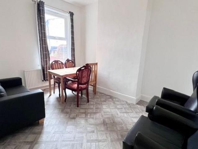 Room for rent in Lowfield, South Yorkshire
