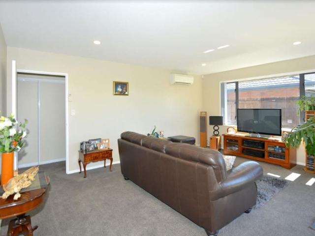 House for rent in Chaslands, Canterbury
