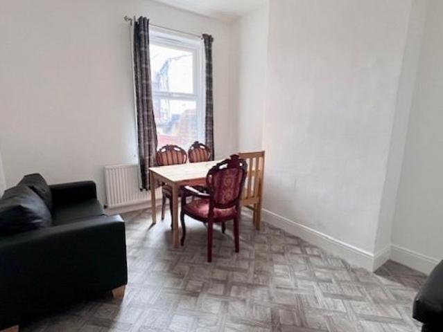 Room for rent in Lowfield, South Yorkshire