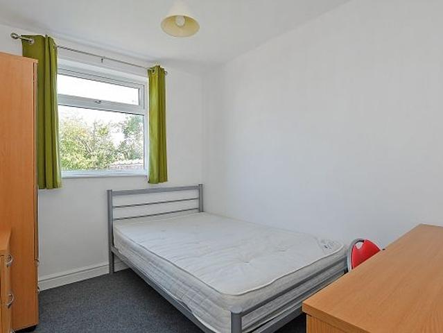 Room for rent in Lowfield, South Yorkshire