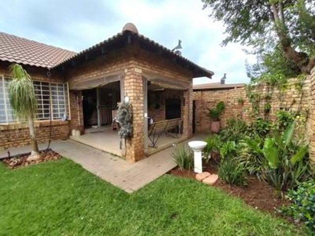 Townhouse for sale in Waterkloof, Gauteng
