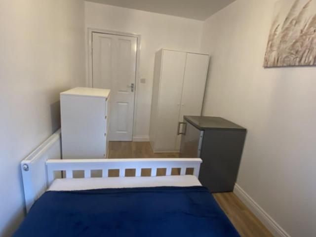 Room for rent in Dollis Hill, Greater London