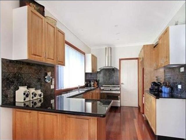Townhouse for rent in Wollongong West, New South Wales
