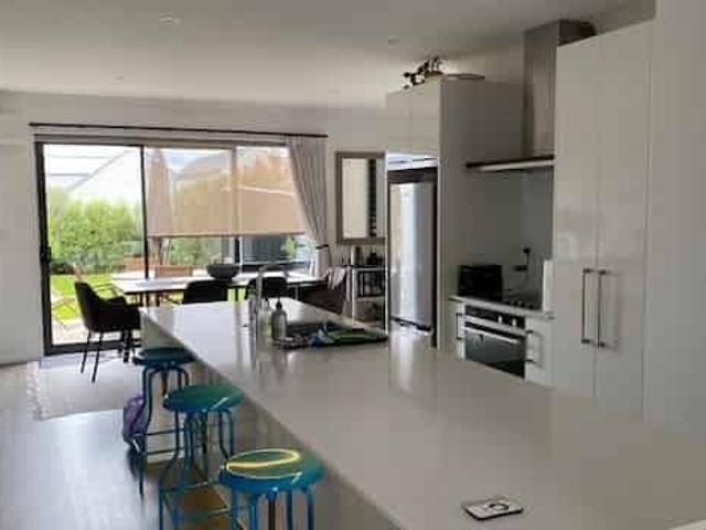 Townhouse for rent in Paremoremo, Oroua County