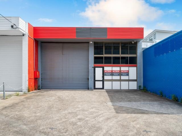 Warehouse for rent in Toombul, Queensland
