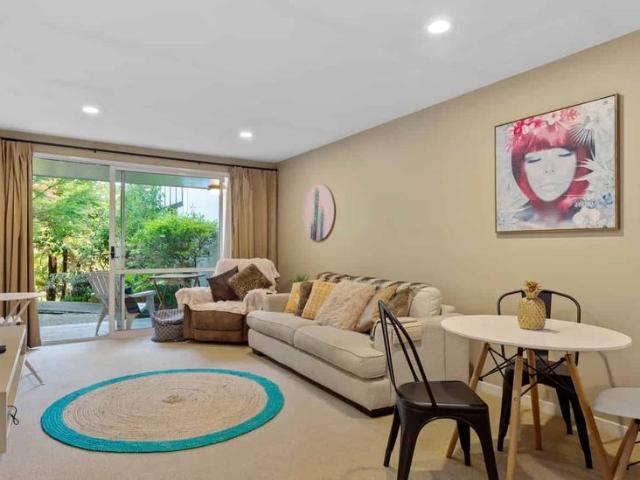 Townhouse for rent in Saint Albans, Canterbury