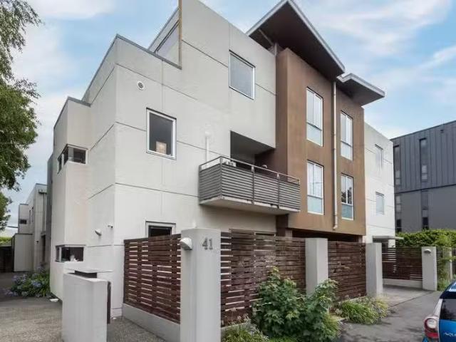Apartment for rent in Chaslands, Canterbury